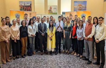 Hindi Diwas was celebrated with great enthusiasm at the Consulate General of India, Milan. Consulate officials, local Hindi teachers and students participated in this program.